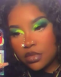 Pretty Green Makeup Looks, Neon Green Makeup Looks Black Women, Pink And Green Makeup Looks Black Women, Green Makeup Looks Halloween, Fun Green Makeup, Lime Green Makeup Looks Black Women, Green Eye Makeup Black Women, Green Makeup Looks Black Women, Green Eye Makeup Looks