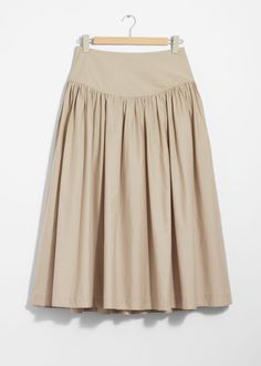 A-Line Midi Skirt Pleated Skirt Pattern, Pleats Skirt, Long Skirt Summer, Summer Style Guide, Beige Skirt, Classic Skirts, Knit Outerwear, Linen Sweater, Fashion Wishlist