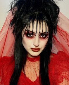 Costumes With Cool Makeup, Beetlejuice Hair And Makeup, Nettle Juice And Lydia Costume, Beetlejuice Bride Makeup, Halloween Costumes Cool Makeup, Lydia Cosplay Beetlejuice, Lydia From Beetlejuice Makeup, Lydia Beetle Juice Costume, Beetlejuice Costume Female Lydia