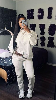 Black Girls Chill Outfits, Women Chill Outfits, Chill Fly Girl Outfits, Rainy Day Fits Black Women, Chill Outfit Black Women, Chill Cute Outfits Black Women, Columbia Jacket Outfit, Asics Outfit Black Woman, Winter Fits Black Women