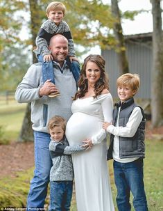 Alabama mother-of-three welcomes sextuplets Maternity Pictures Family Of Five, Maternity Photo Shoot Ideas, Maternity Photoshoot Poses, Photo Shoot Ideas, Maternity Photo Shoot, Maternity Pics