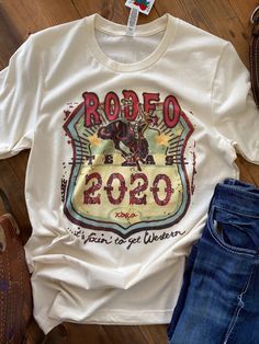 Rodeo Tshirts Design, Rodeo Shirt Ideas, Punchy Aesthetic, Western Tee Shirts, Texas Outfits, Rodeo Clothes, Texas Graphic, Cute Western Outfits, Country Chic Outfits