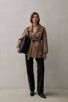 Your favourite cashmere jacket is back. Re-introducing The London Jacket, the short version of one of our bestselling coats. Featuring drop sleeves, box cut and side pockets, this jacket is the perfect addition for those who value both versatility and comfort. Luxury Classic Structured Outerwear, Luxury Neutral Cotton Outerwear, Relax Short Wrap Coat, Affordable Tailored Outerwear With Pockets, Luxury Cotton Everyday Outerwear, Luxury Timeless Cotton Outerwear, Luxury Relaxed Fit Spring Outerwear, Luxury Washed Classic Outerwear, Luxury Classic Fitted Outerwear