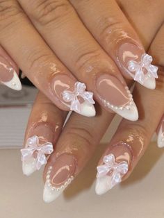 Nail Inspiration Pearl, Nails Party Ideas, Sweet 16 Nails Almond, Coquette Press On Nails, Nail Designs Summer With Gems, Plain Nails Design, Nails Inspo Coquette, Cute Plain Nail Colors, Nail Inspo Acrylic French Tip