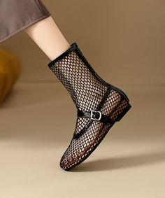 Black Boots Hollow Out Breathable Mesh Casual SplicingMade of:-Breathable Mesh Upper.-Rubber sole- cushioned insole.