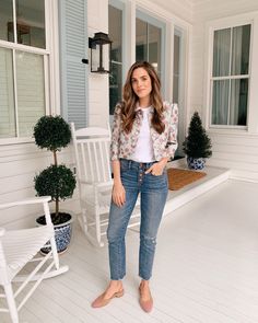 denim jeans Classic Ingenue Style Outfit, Winter White Outfit, Gal Meets Glam Collection, Julia Berolzheimer, Cropped Wide Leg Jeans, Summer Outfit Inspiration, Summer Fashion Trends, Summer Fashion Outfits