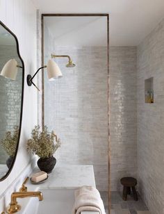 Doorless Walk In Shower Ideas White Ceramic Tile Shower Ideas, Glass Shower Wall, Glass Shower Enclosures, Shower Pan, Office Bathroom, Amber Interiors, Family Bathroom, Decoration Inspiration, Guest Bath