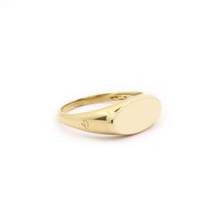 Our 9K Gold Pacha Oval Signet Ring is crafted from 9-karat gold in a simple, and elegant silhouette. 9k gold is perfect for everyday wear as it is lightweight, durable and water safe. Wear it on its own, stacked with Your favorite jewellery or as an additional accent on your pinky finger.  NOTE: CUSTOMIZABLE: can be ordered in different karats of gold and different than standard sizes.  Measurements: Width: 6mm at its thickest point Length: 11mm at its oval length  Weight: approximately 1. 0 g Remarks: Protect your jewellery by storing it in individual soft pouches or airtight bags to prevent it from reacting with the Sulphur in the air or from being scratched. Oval Signet Ring, Pinky Finger, Signet Rings, August Birthstone Jewelry, July Birthstone Jewelry, Jewelry Ring Box, Pearl Jewellery Earrings, White Jewelry, Men's Jewelry Rings