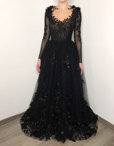 Alternative Bride Dress, Gothic Wedding Dress Black, Tulle Lace Dress, Black Wedding Dress Gothic, Black Quinceanera Dresses, Flower Tulle, Wedding Dress Black, Dress Alternative, Red Quinceanera Dresses