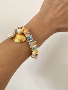 Gold Shell Bracelet Gold Clam Charm Bracelet 90s Aesthetic - Etsy Shell Bracelet Aesthetic, Summer Bracelets Aesthetic, Charm Bracelet Aesthetic, Jewelry 2000s, Sea Shell Bracelet, Bracelet Sets, 2000s Nostalgia, Y2k Jewelry, Aesthetic Jewelry