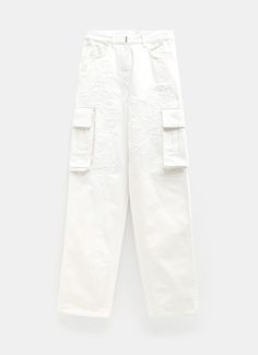 Oversized Cargo Pants in Denim White Straight Leg Cargo Jeans With Multiple Pockets, White Denim Utility Cargo Pants, White Jeans With Patch Pockets For Streetwear, White Denim Cargo Pants, Oversized Cargo Pants, Sneaker Jewelry, Vestidos Vintage, Metal Bar, Cool Socks