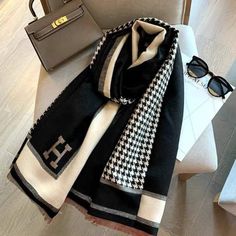 Hermes Shawl, H Letter, Houndstooth Scarf, Branded Scarves, Checked Scarf, Estilo Chic, Hermes Scarf