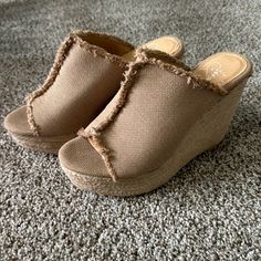 Brand New Size 6 Tan Wedges Comfortable Brown Wedge Sandals For Spring, Casual Light Brown Sandals For Spring, Casual Brown Wedge Sandals For Day Out, Oasis Shoes, Pink Wedges, Black Chunky Heels, Black Strappy Sandals, Trending Sandals, Tan Wedges