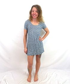 "Lovely vintage 80s dress. Good vintage shape. Zips in the back Size 3 100% rayon Made in Taiwan ROC Lying flat... Armpit to armpit: ~17\" Top to bottom: ~32\"  Across waist: ~16\"" Fitted Scoop Neck Loungewear Dress, Casual Fitted Mini Dress For Loungewear, Casual Rayon Mini Dress, Summer Rayon Fitted Mini Dress, Summer Fitted Rayon Mini Dress, Fitted Rayon Mini Dress For Summer, Casual Flowy Mini Dress For Loungewear, Flowy Casual Mini Dress For Loungewear, Casual Stretch Viscose Mini Dress