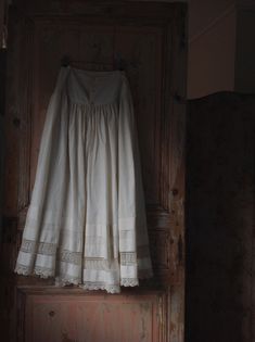 "warm white colored antique under skirt from the 1880s with beautiful knit work lace. this skirt is very strong and wearable. initials M.R. are embroidered at the waist. waist 70 cm 27,5\" length 92 cm 36\" there is room to make the skirt 10 cm longer." Full Skirt With Lace Trim For Wedding, Vintage Gathered Skirt For Wedding, White Lace Vintage Bottoms, White Vintage Lace Bottoms, Vintage White Lace Bottoms, Vintage Lace Petticoat For Spring, Vintage Long Lace Skirt, Vintage Long Skirt Petticoat, Vintage Lace Trim Petticoat For Summer