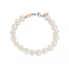 The bracelet depicted in the image exudes elegance and sophistication with its composition of oval-shaped white pearls and small golden beads interspersed alternately. The combination of these elements creates a timeless and refined aesthetic that is suitable for various occasions. Its design includes a silver lobster clasp equipped with an adjustable extension chain, ensuring a comfortable and customizable fit on the wearer's wrist.  The classic and versatile nature of this bracelet makes it a Golden Beads, Refined Aesthetic, Stocking Fillers For Her, Aesthetic White, Jewelry Showcases, Forever Jewelry, Italian Jewelry, Cuff Earrings, Gifts For Mum