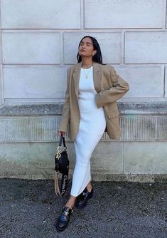 Stile Kendall Jenner, How To Wear Loafers, Tan Blazer, Outfit Chic, Looks Street Style, Ținută Casual, Modieuze Outfits, Elegantes Outfit