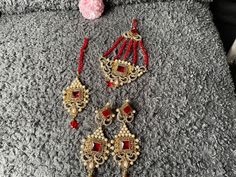 red wedding set. set includes tikka jhumar earrings Red Hand Set Jhumkas For Celebration, Red Hand Set Jhumkas For Festive Occasions, Red Kundan Jhumkas With Intricate Design, Hand Set Red Jhumkas For Festive Occasions, Festive Red Hand-set Jhumkas, Red Tikka For Diwali, Bollywood Ruby Bridal Earrings For Wedding, Ruby Bollywood Bridal Earrings For Wedding, Traditional Ruby Bridal Sets As Gift