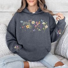 Flower design on front, back and sleeves Wildflower Cottage, Floral Shirt Women, Women Flower, Hoodies For Women, Women's Hoodies, Screen Printing Shirts, Flower Shirt, Sweatshirt Shirt