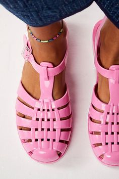 Pink Jelly Shoes, Melissa Shoes Outfit, Jelly Sandals Outfit, Fisherman Sandals Outfit, Jelly Shoes Outfit, Curl Jelly, Melissa Jelly Shoes, Closed Toe Summer Shoes, Melissa Sandals