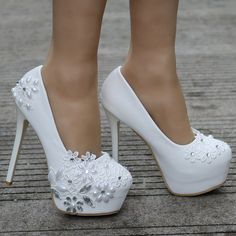 Formal Flats, Shoes Glitter, Royal Ball, Designer Wedding Shoes, Pretty Quinceanera Dresses, Bridal Wedding Shoes, White Wedding Shoes, Cute Wedding Dress, Bling Shoes