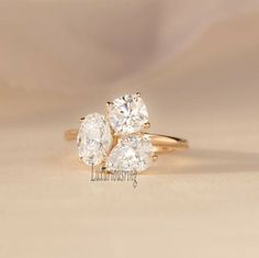 three stone diamond ring in yellow gold