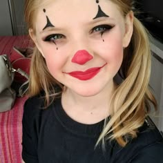 Clown Facepainting Easy, Face Painting Poster Board Ideas, Kids Halloween Makeup Ideas, Easy Cute Face Painting, Kids Clown Face Paint, Cute Face Paint Ideas For Halloween, Cool Face Paint Ideas Halloween, Clown Face Paint Kids Easy, Fall Face Painting Ideas Simple