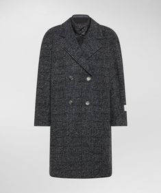 Double-breasted coat with a wool-blend diamond pattern, combined with a lightweight acrylic jersey that provides structure and comfort. Unique details that elevate the style: understated and minimal, leaving room for an expression of high quality, typical of Peuterey's newest Wool line, which offers a line of exclusive garments in fine Made in Italy wool that reinterpret the brand’s iconic lines. Its thermal performance is further enhanced by an inner goose down vest, with snap button and central single-slider zip. A classic, timeless and durable cut, revisited in Peuterey style to combine comfort and sophistication. Logo attached with corner stitches at the bottom of the sleeve. Length: longChecked patternDetachable and wearable vest made of goose downPeuterey Wool LineMade in Italy fabri Iconic Lines, Short Puffer Jacket, Long Puffer Jacket, Leaving Room, Winter Trench Coat, Jacket Parka, Outerwear Outfit, Sleeveless Jacket, Double Breasted Coat