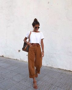 Simple Spring Outfits, Simple Casual Outfits, Model Pose, Casual Outfit Inspiration, Street Style Trends