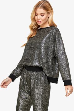 Step into glamour with our Sparkly Sequin Long Sleeve Pullover Top.This Casual Embellished Sweatshirt adds a touch of magic to your wardrobe.Sparkle effortlessly in high-demand fashion.Elevate your casual chic with TheMogan's must-have sweatshirt. Shimmering sequin embellishmentsCozy crew neck design, Banded cuffs and hemLong sleeves for versatile stylingPerfect for festive occasions or adding glamour to your everyday styleModel size : 5'10" height, 33" bust, 24" waist, 34" hip, and is wearing a Hoodie Jacket Women, Embellished Sweatshirts, Lounge Top, Oversized Blouse, Round Neck Sweatshirts, Solid Tops, Long Hoodie, Casual Pullover, Long Sleeve Casual