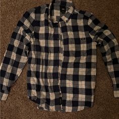 Brand New Vans Flannel! Super Soft And Warm !! Men’s Size Xs Vans Shirts, Vans Shirt, New Vans, Vans Blue, Men's Vans, Mens Vans, Blue Cream, Casual Shirts For Men, Casual Button Down Shirts