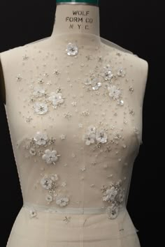 Stain Stitch, Detail Couture, Beaded Veils, Haute Couture Embroidery, Hand Beaded Embroidery, Beadwork Embroidery, Embroidery Tshirt, Couture Embroidery, Bridal Dress Fashion