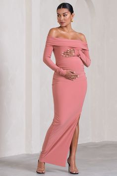 Crafted in a timeless silhouette. Kaylee was designed to see you through any occasion. This staple maternity maxi arrives in a soft pink shade of our signature stretch jersey known for its sculpting abilities. For the perfect dinner date ensemble. try styling Kaylee with some strappy stilettos and a sleek bun. Features - Premium stretch jersey- Bardot neckline - Long sleeves- Invisible zip closure - Bump ruching- High-leg split- Maxi length Sizing & Fit Model is 5'8.5" and wears UK size 8 / US s Pregnant Wedding, Sleek Bun, Bardot Neckline, Maternity Maxi Dress, Perfect Dinner, Leg Split, Black Dress Prom, Strappy Stilettos, Black Tie Gala