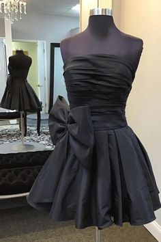 2023 Homecoming, Strapless Dresses Short, Black Homecoming Dress, Prom Dresses Two Piece, Short Party Dress, Peinados Fáciles Para Cabello Corto, Neck Bow, Strapless Neckline, Beaded Prom Dress