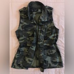 Never Even Worn - Still Brand-New Feel - Fun, Versatile Style So Many Pockets - Functional Zipper To Close & Around Neckline - Cinch-Waist For Extra Styling Options Dress Up An Otherwise Plain Fit With This Chic Camo Vest! No Rips, Stains, Or Signs Of Wear Fur Lined Denim Jacket, Army Vest, Plaid Trench Coat, Camo Vest, Blue Puffer Jacket, Waist Jacket, Lined Denim Jacket, Hooded Denim Jacket, Camouflage Jacket