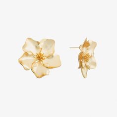 Iys Earring | SHASHI Flower Earring Modern Flower Earrings For Pierced Ears, Modern Flower Shaped Earrings For Gift, Nature-inspired Gold Flower Shaped Earrings, Classic Icon, Gold Flower Earrings, Flower Earring, The Beauty Of Nature, Multi Sapphire, Blush And Gold