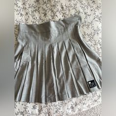 Never Worn Size Small Zipper On The Side The Material Is Super Soft Brand Bershka Size Medium But Fits Like A Small Grey Tennis Skirt, Button Down Mini Skirt, Yellow Mini Skirt, Belted Mini Skirt, Pink Mini Skirt, Skirt Y2k, Black Denim Skirt, Cargo Skirt, Denim Button Down