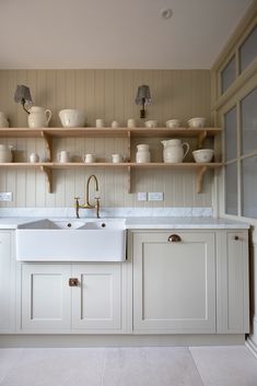 the kitchen is clean and ready to be used as a place for dinner or drinks