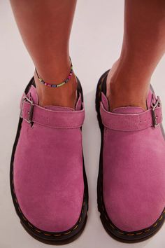 Dr. Martens Zebzag Mules | Free People Fuchsia Heels, Quoi Porter, Mode Boho, Suede Fashion, Shoe Inspo, Fall Fits, Swag Shoes, Modieuze Outfits, Mein Style