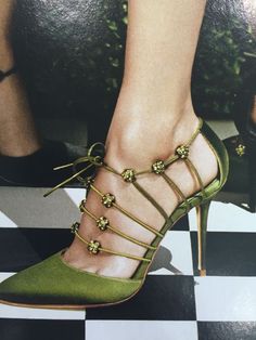 Manolo Blahnik♥•♥•♥ Cool High Heels, Green High Heels, Statement Heels, Manolo Blahnik Heels, Wedding Heels, Gorgeous Shoes, Fabulous Shoes, Crazy Shoes, Pretty Shoes