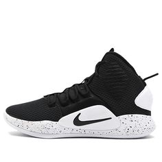 Debuting in 2008, Nike Hyperdunk features integrated Flywire cables and multiple Zoom Air Units. Wear it and take on all challenges.\n Nike Zoom Air, Lebron 16, Nike Hyperdunk, Black Basketball Shoes, Basketball Sneakers, Nike Lebron, Puma Fierce Sneaker, Nike Air Zoom, Black Metallic