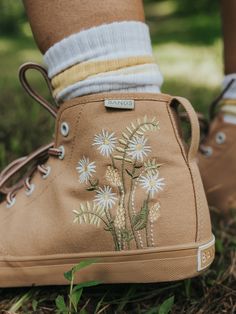 Boone High Top | BANGS Shoes Granola Clothes Aesthetic, Earthy Shoes, Granola Girl Shoes, Desert Aesthetic Fashion, East Coast Mountains, Cottagecore Shoes, Nature Shoes, Sunny Aesthetic, Natural Gamine