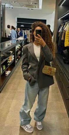 Classy Streetwear Outfits, School Outfits Streetwear, Campus Outfit Ideas, Adidas Samba Outfits, Outfit Campus, Samba Outfits, Winter Outfits Ideas, Adidas Samba Outfit, Estilo Hijab