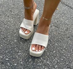 Off white platform sandal with chunky block heel. Details: Off white/Cream True to size White Sandals Outfit Summer, Summer Sandles 2024, White Platform Sandals Outfit, White Sandals Outfit, Platform Outfits, White Chunky Heels, White Chunky Sandals, Platform Sandals Outfit, Loveshack Fancy