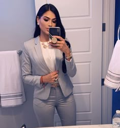 Classy Work Attire, Business Professional Outfits, Fashionable Work Outfit, Joe Montana, Elegante Casual, Professional Attire, Business Professional, Business Outfit, Casual Work Outfits