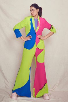 Lime, hot pink and blue natural crepe printed colourblock blazer. Paired with wide leg pant.
Components:2
Pattern:Printed
Type of Work:Abstract shape print
Neckline:Shawl collar
Sleeve Length:Full sleeves
Fabric:Natural crepe
Color:Green,Pink,Blue
Other Details:
Single button blazer
Occasion:Party - Aza Fashions Abstract Shape, Single Button Blazer, Double Up, Printed Blazer, Fashion App, Full Sleeves, Pant Set, Shawl Collar, Set For Women