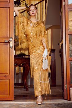 V Neck Sequin Dress, Gatsby Outfit, Gatsby Dresses, Carved Bench, 1920s Headpiece, Great Gatsby Dresses, Flapper Dresses, 1920s Dresses, Costume Sewing