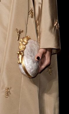 Valentino Haute Couture, Couture Handbags, Couture Designers, Harper's Bazaar, Fashion Details, Handbag Accessories, Fashion Inspo Outfits