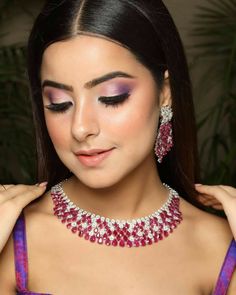 Purple Makeup Looks Indian, Purple Eye Makeup Indian, Purple Saree Makeup Look, Saree Hairdo, Ombre Eye Makeup, Makeup With Purple Dress, Purple Bridal Makeup, Purple Eye Makeup Looks, Cocktail Makeup