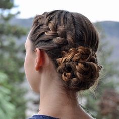 French Braid into a Braid Wrapped Messy Bun on myself today! ☺️ I made the bun by tying sections of hair into loose knots and pinning them in place #30DaysNewBraids #30DNBDay1 Messy Braided Hairstyles, Side Braid Hairstyles, Braided Bun Hairstyles, French Braid Hairstyles, Messy Bun Hairstyles, Braided Bun, Side Braid, Beauty Makeup Tips